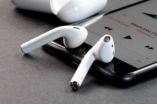 Беспроводные наушники AirPods для любых iPhone